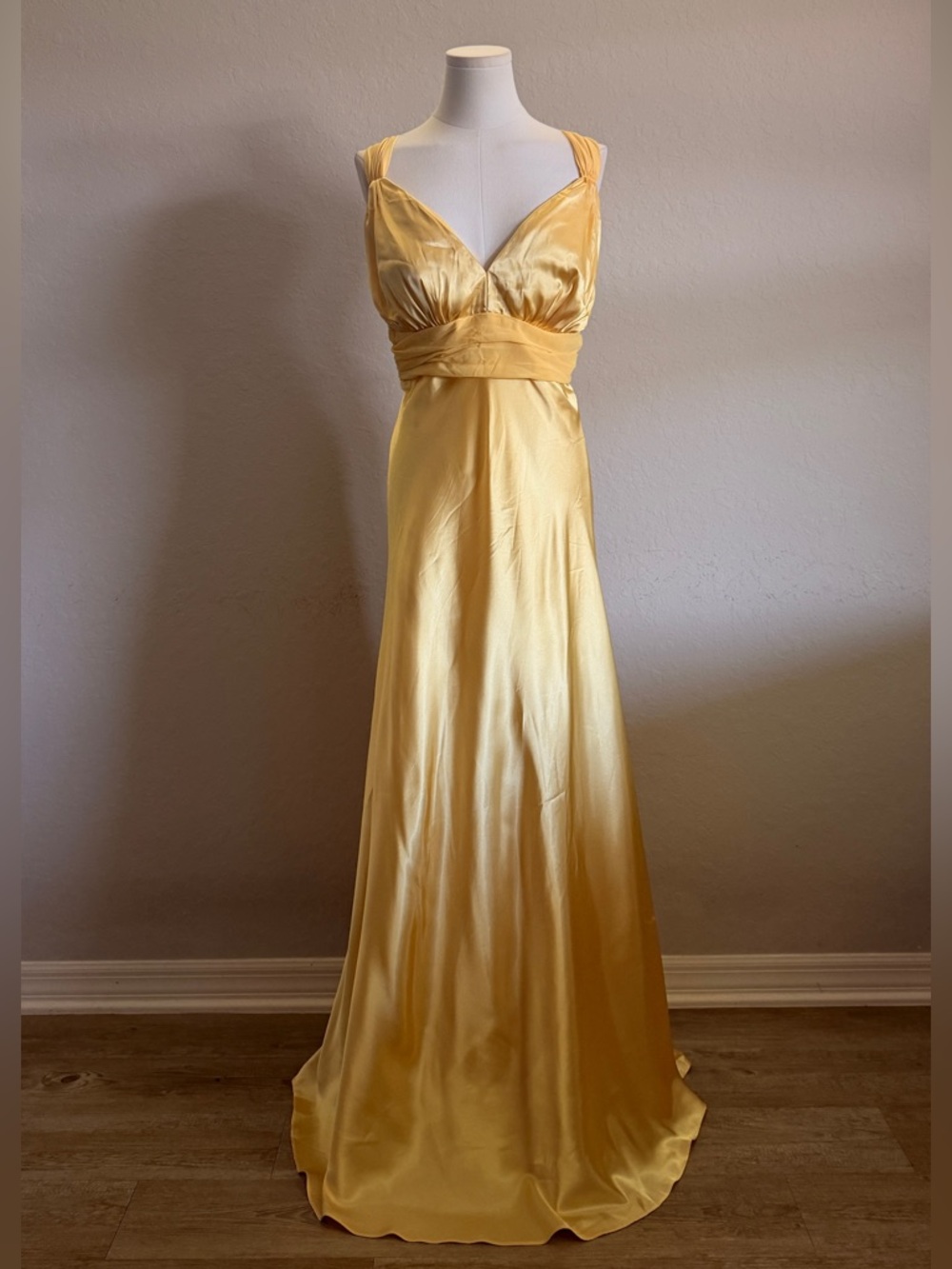 Elegant Yellow V-Neck Evening Dress